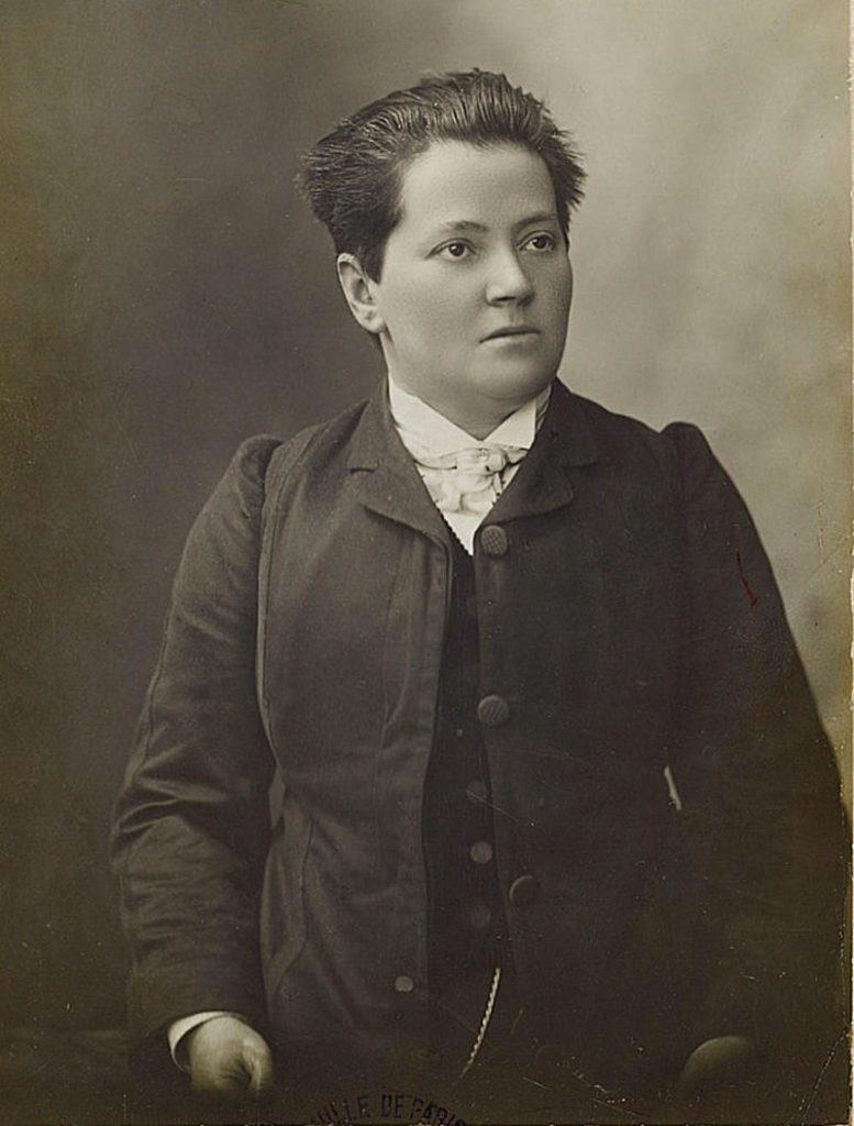 "Portrait de la doctoresse Madeleine Pelletier". (1864-1939) Médecin, féministe, militante du droit à l'avortement, candidate aux élections législatives dans le XVIIIème arrondissement de Paris, en 1910. Photographie de Henri Manuel (1874-1947), 1900-1905. Paris, Bibliothèque Marguerite Durand.