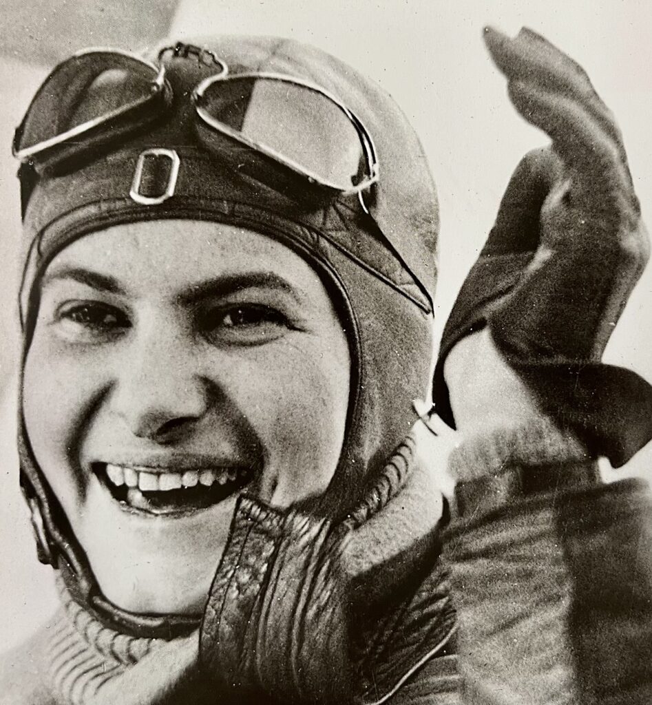 Hélène Boucher, l'une de nos aviatrices françaises la plus douée et la plus lumineuse décédée tragiquement à 26 ans.