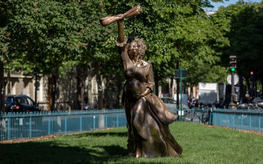 Statue de Solitude, la mûlatresse martyre dans le jardin qui lui est consacré dans le 17e arrondissement de Paris. Photo Joséphine Brueder/ Ville de Paris